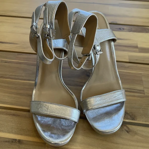 Michael Kors Womens Silver Double Ankle Strap Formal Heels 7.5 - Picture 3 of 6
